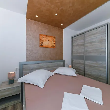 Διαμέρισμα Ivan 2 *